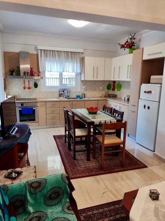 Marys House , Lovely 2-Bedroom Apartment Thessaloniki Buitenkant foto