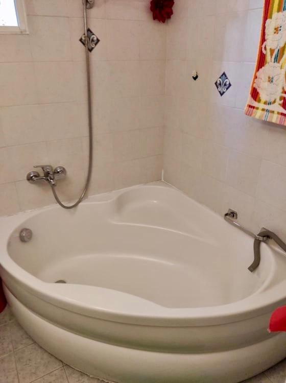 Marys House , Lovely 2-Bedroom Apartment Thessaloniki Buitenkant foto