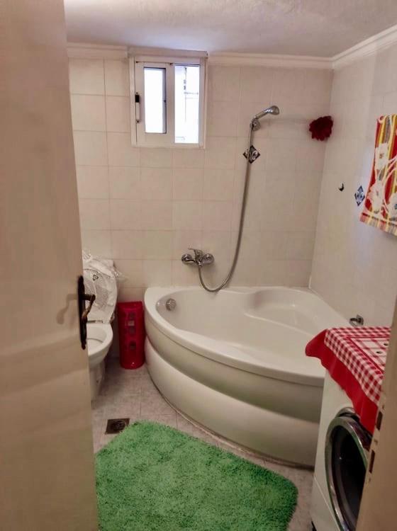 Marys House , Lovely 2-Bedroom Apartment Thessaloniki Buitenkant foto