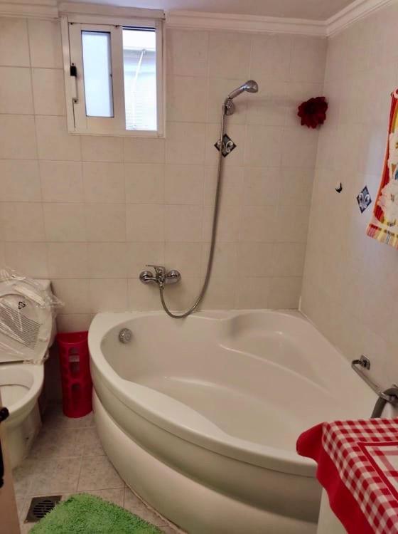 Marys House , Lovely 2-Bedroom Apartment Thessaloniki Buitenkant foto