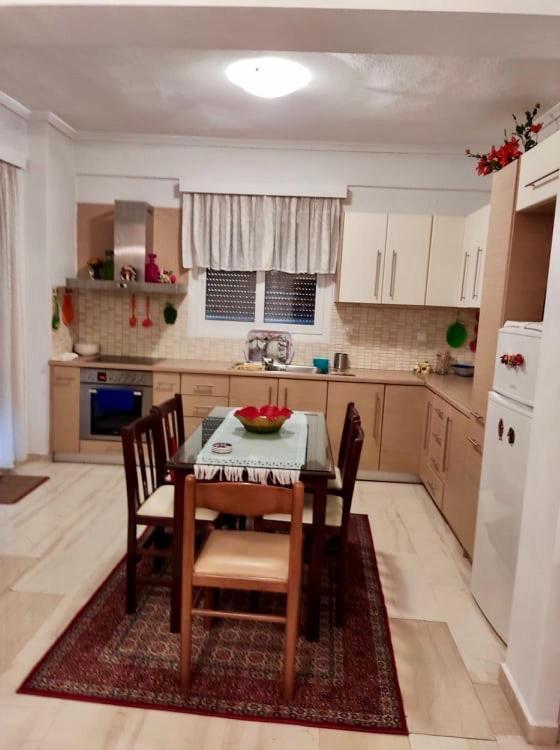Marys House , Lovely 2-Bedroom Apartment Thessaloniki Buitenkant foto